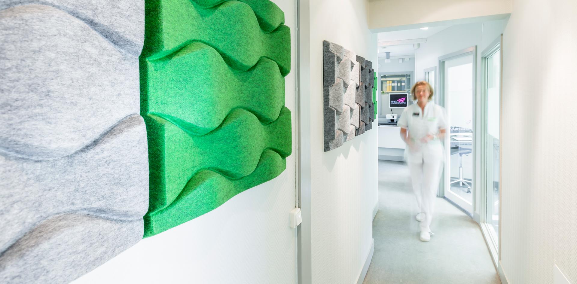 Foto pÄ korridor vid ararats tandklinik.